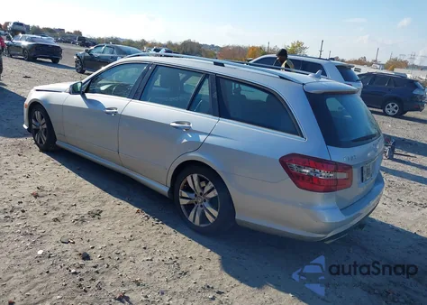 2011 Mercedes-Benz E 350 4Matic z USA, uszkodzony, nr VIN WDDHH8HBXBA497321